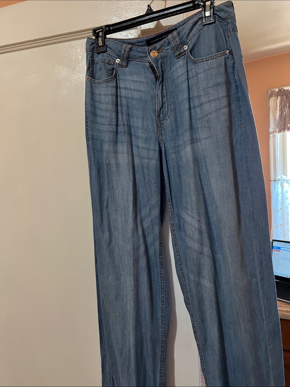 Tommy Hilfiger Wide-Leg Jeans in Medium Blue size 2 waist 14, hips 19,